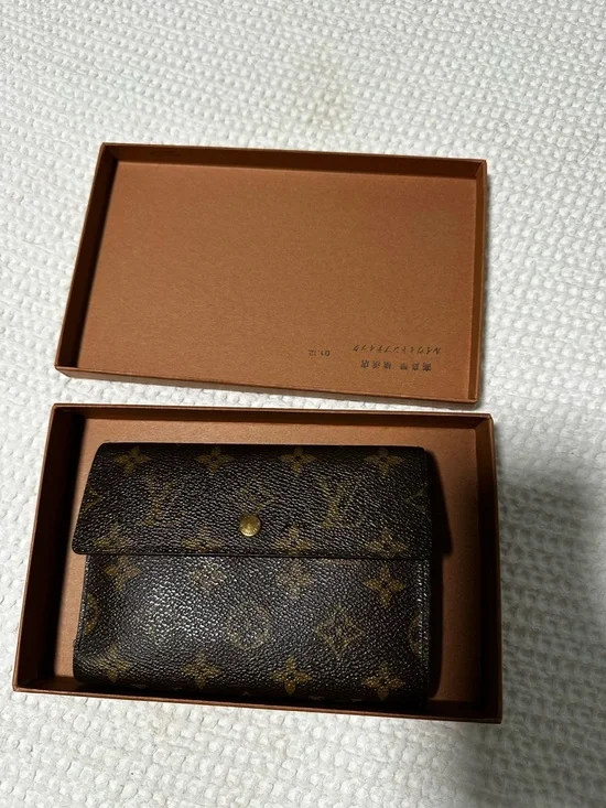 Louis Vuitton Porte-Tresor Monogram Canvas Wallet - Picture 4 of 16